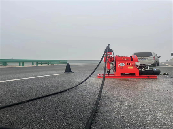 东丰马路路基路面开裂下沉注浆加固灌浆